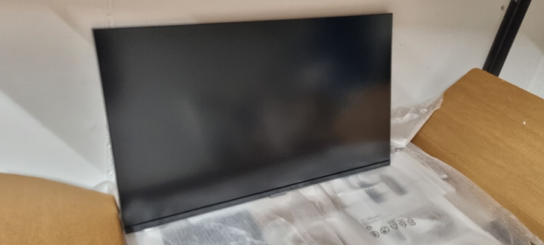 Samsung Monitor: schermo smart 32 pollici – Nuovo e nell'imballaggio originale da Airolo venduto da ryangobbi