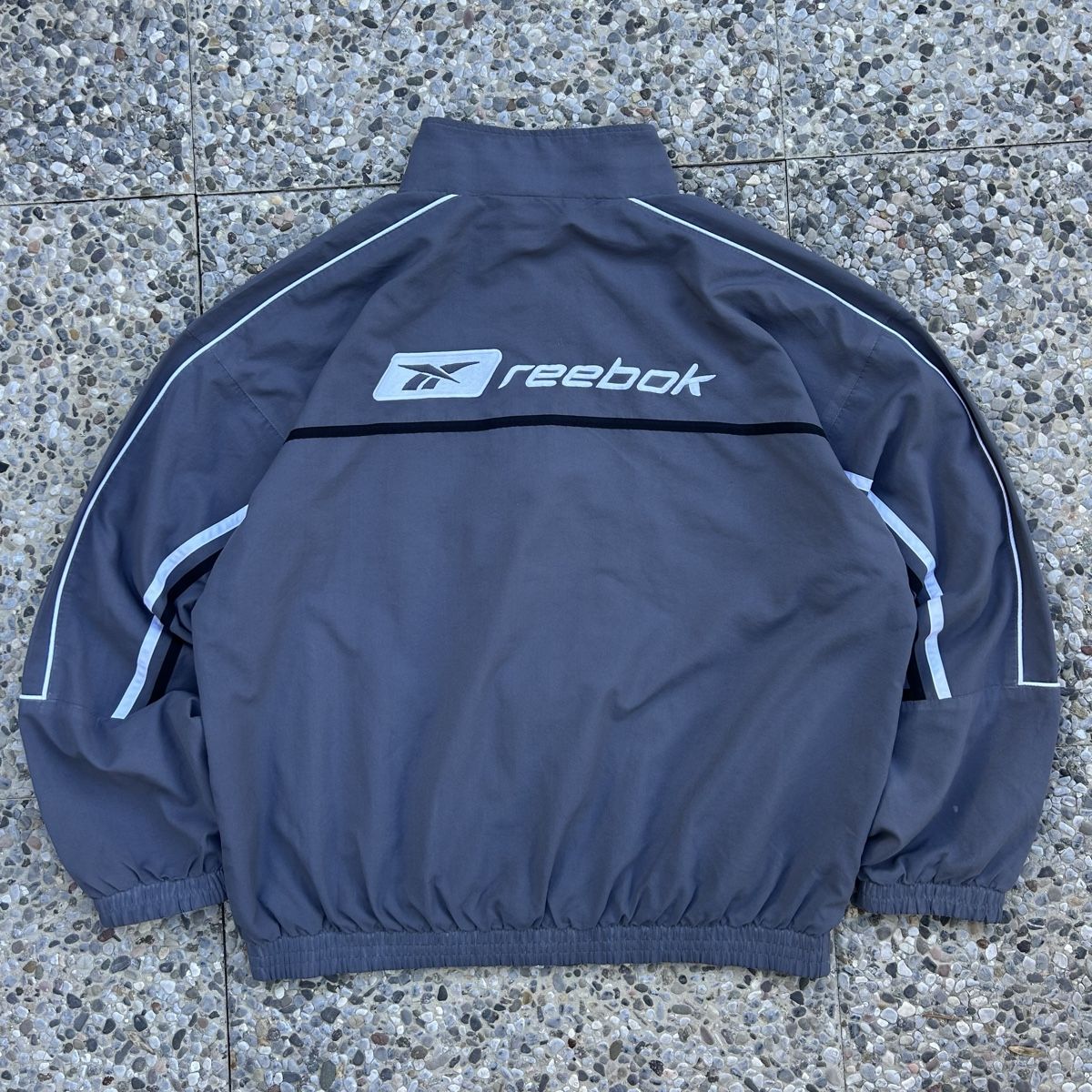 Reebok Vestes: Vintage Reebok grey track jacket – D'occasion à brent par fukusapes 3