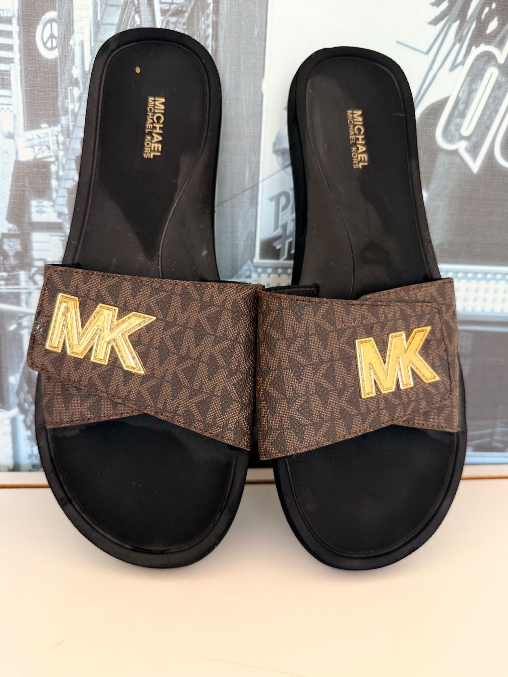 Michael Kors Herrenschuhe: Michael Kors Slides Grösse 42 – Gebraucht aus Kilchberg ZH von KellerCI