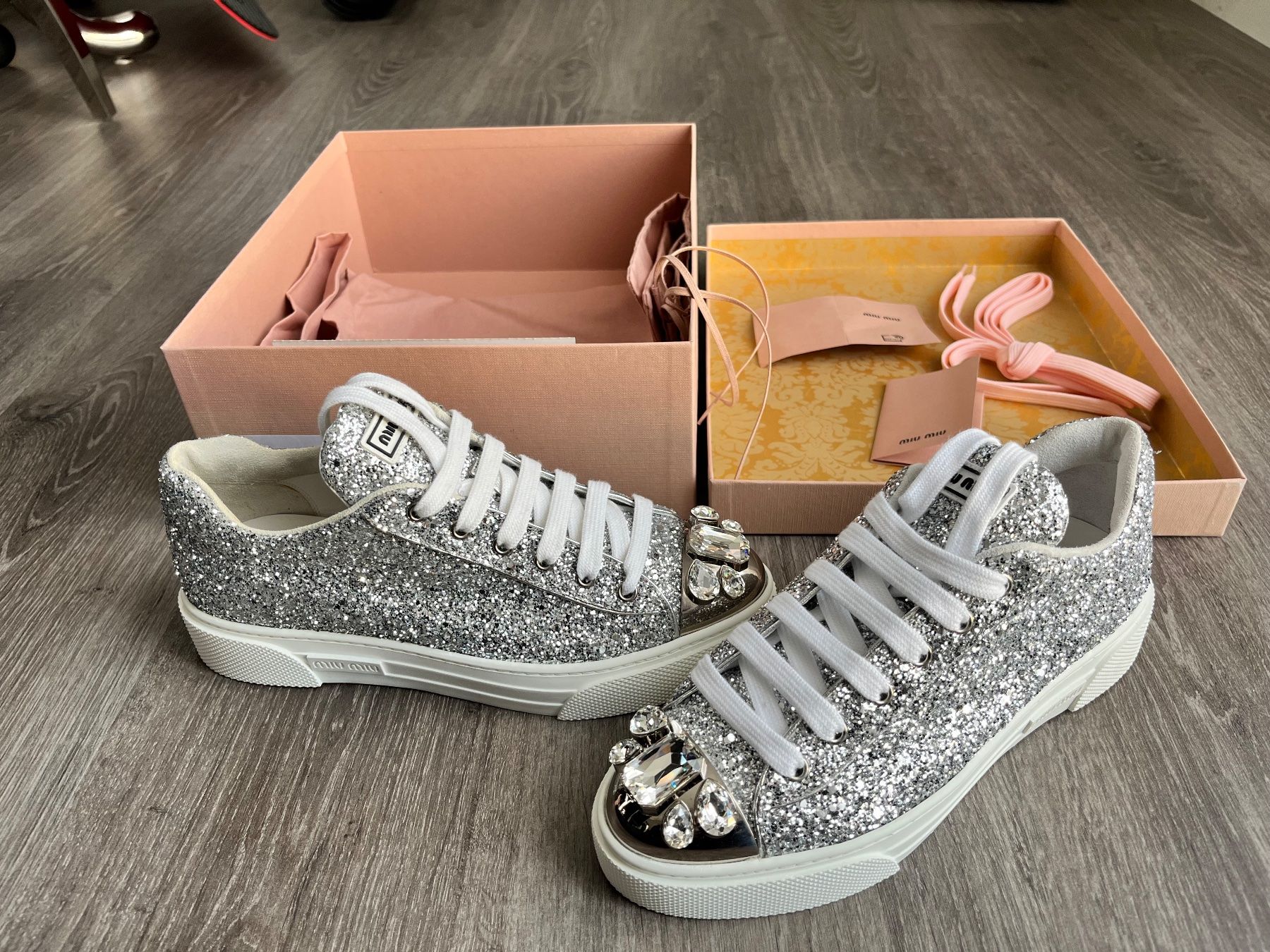 Miu Miu Damenschuhe: Miu Miu Sneaker Gr. 38 Glitzer Strass NEU – Neu und originalverpackt aus Frenkendorf von klourenco 1