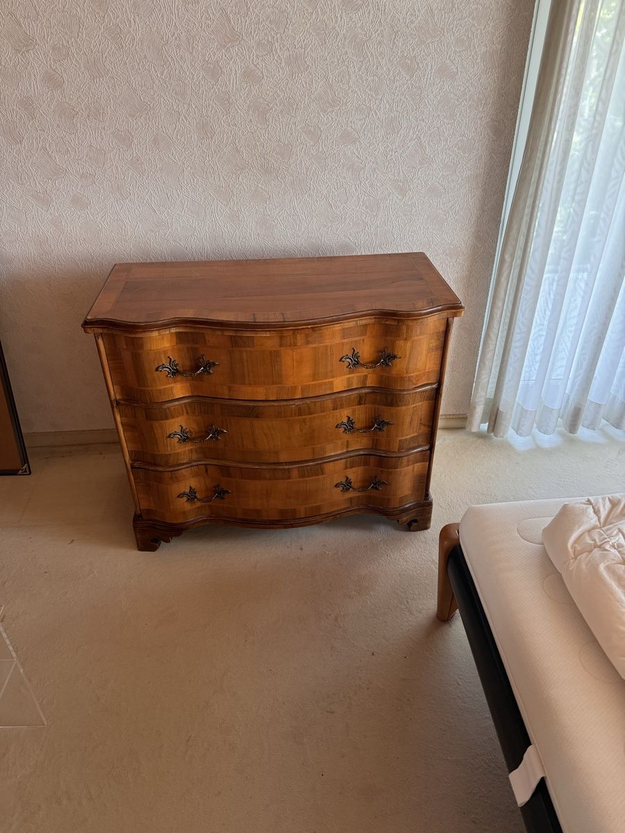 Commodes: Kommode Holz / guter Zustand – D'occasion à Zürich par Goliat21