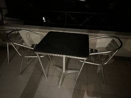 Table d'extérieur + 3 chaises
