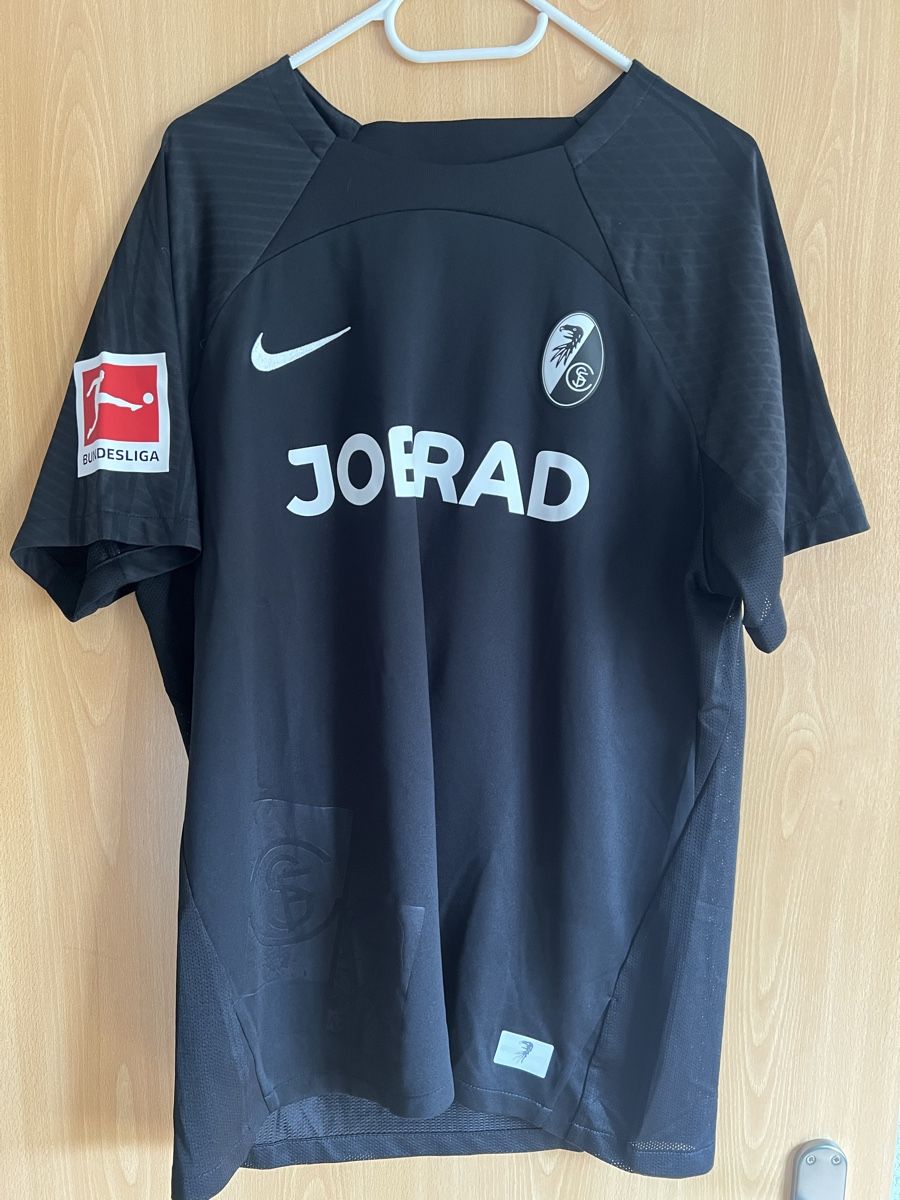 Nike Canottiere & Pantaloni: SC Freiburg Trikot Gr XL – Usato da Mümliswil venduto da Calciopat