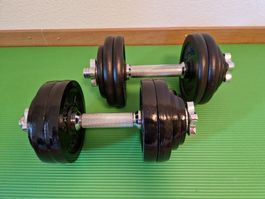 2 Kurzhanteln mit Gewichten (max. 2 x 15.5 kg)