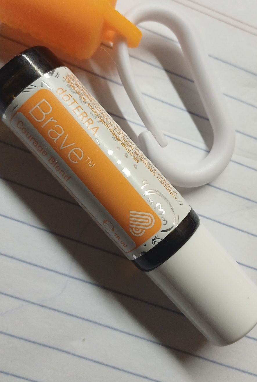 Doterra Huiles essentielles: dōTERRA Brave Courage Blend Roll-On 10ml-OVP – Neuf avec emballage d'origine à Riniken par Lessy-
