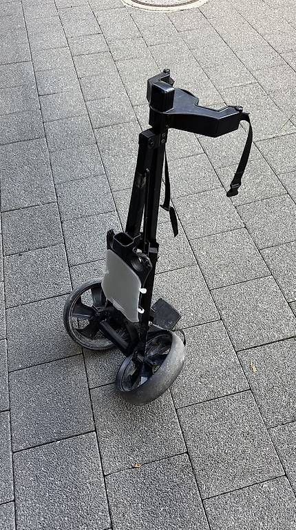 Trolley: Golftrolley 2-Rad - Inesis 100 Schwarz – Usato da Reichenbach im Kandertal venduto da nicole.mueller13 2