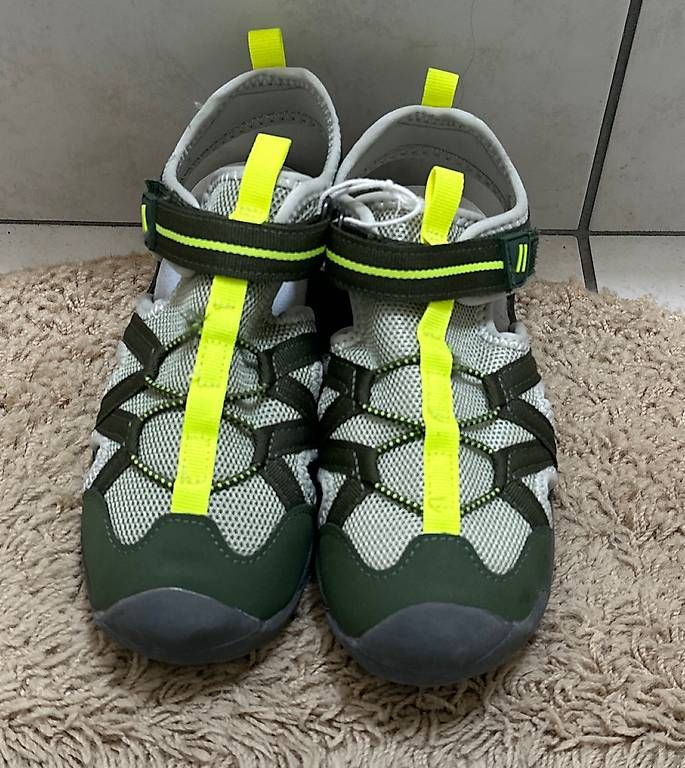 Scarpe per ragazzi: Sandalen 33 ungetragen  – Usato da Fehren venduto da Flugzeug1177