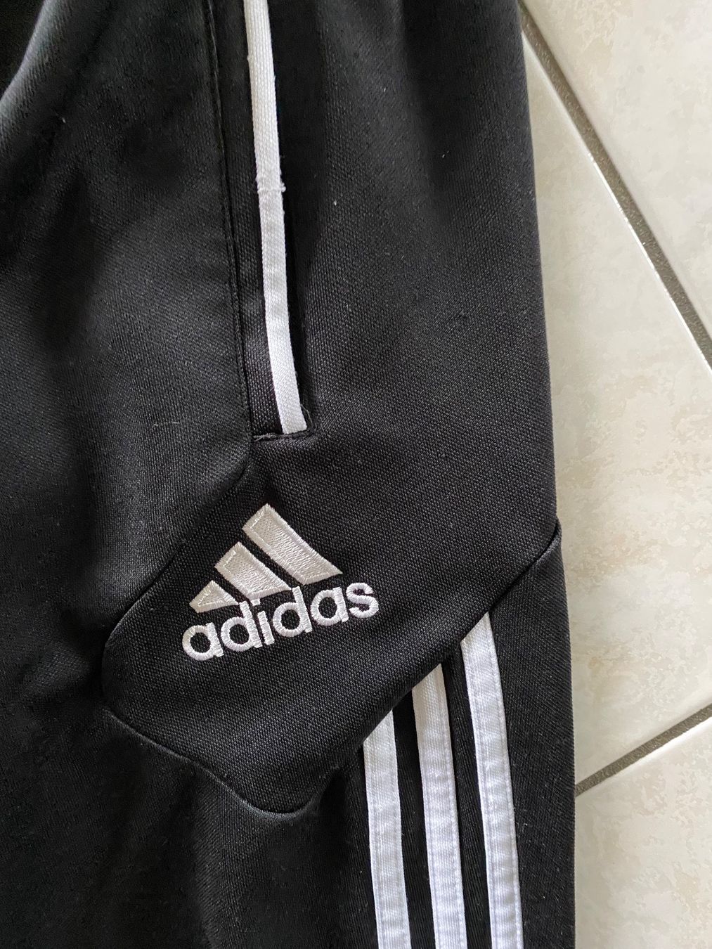 Adidas Hometrainer: Adidas Trainerhosen – Nuovo (secondo la descrizione) da Winterthur venduto da m.tix 2