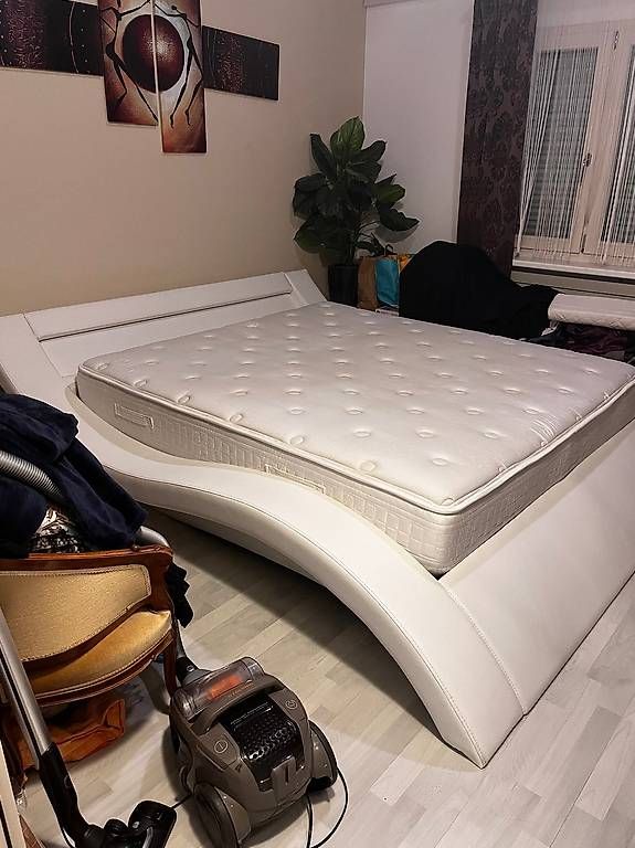 Lits: Exqisites Wave Doppelbett aus echt Leder  – D'occasion à Ried (Muotathal) par Austrianer22 1