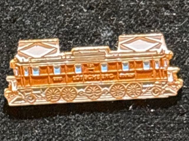 Placchette & Badge: Eisenbahnwagen Lötschberg Simplon Vintage-Pin – Usato da Matzingen venduto da Old-Shop