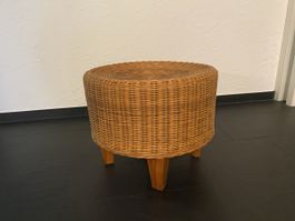 Runder Hocker aus Rattan