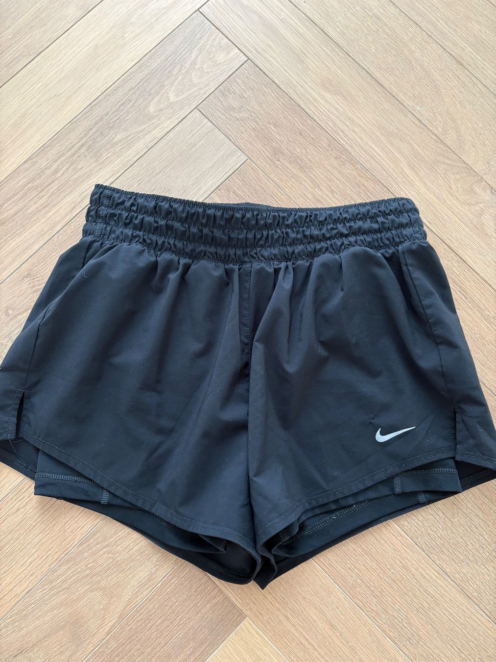 Nike Pantalons: Nike shorts damen gr. s – D'occasion à Meggen par K.Rigert