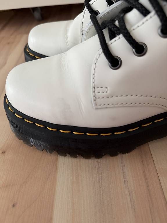Scarpe da donna: Weisse Schnürboots mit Profilsohle – Usato da Rorschach venduto da Tara234 3