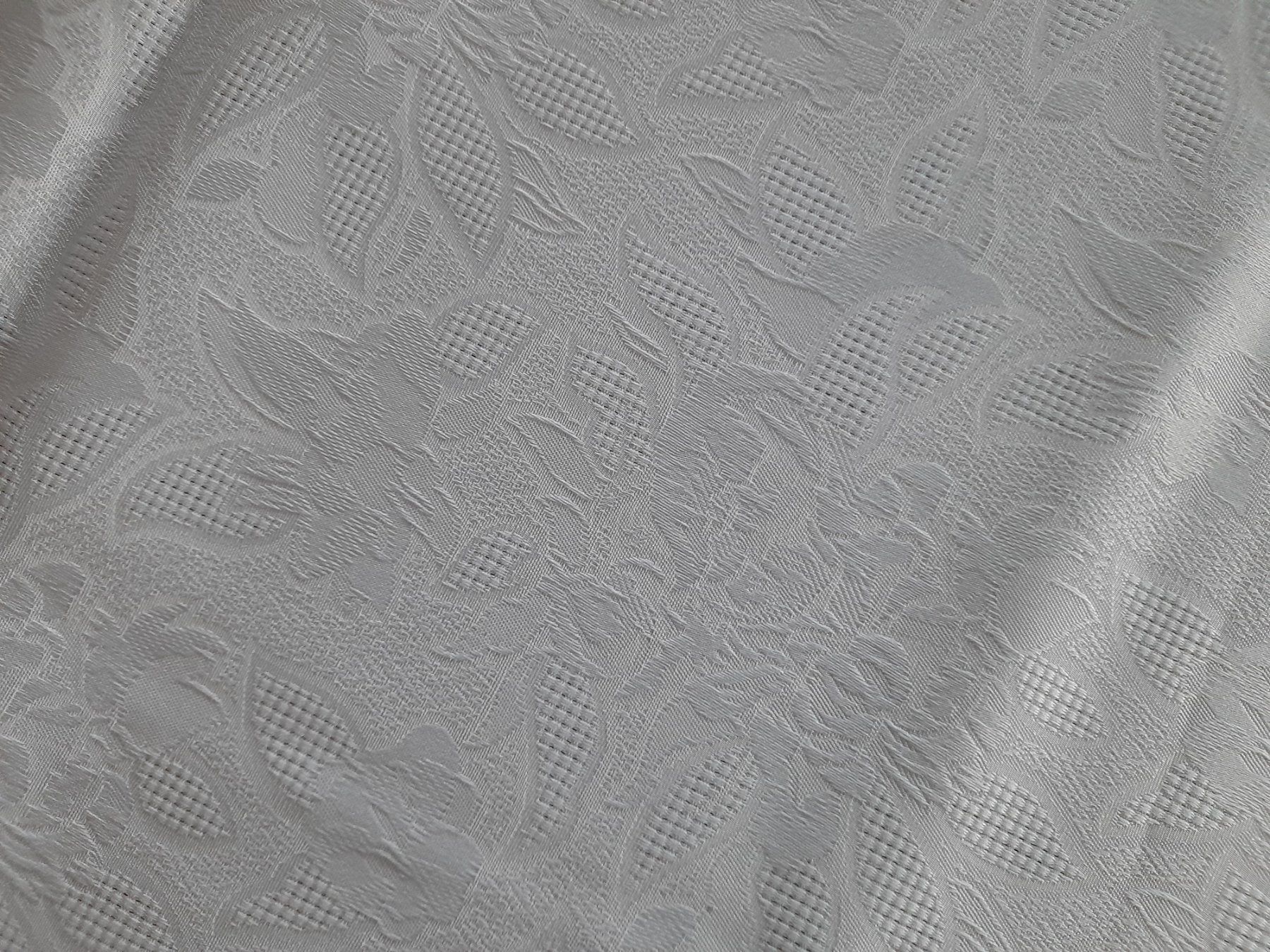 Altra biancheria da tavola: Edle, weisse Tischdecke mit Blumenmuster – Usato da Fanas venduto da Rurero03 2