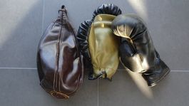 Antiker Boxsack 1940er und Boxhandschuhe aus der USA