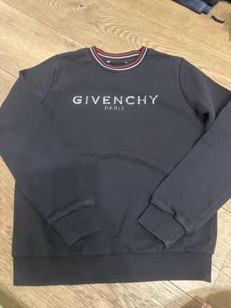 Pull Givenchy bleu marine, parfait pour l'automne!