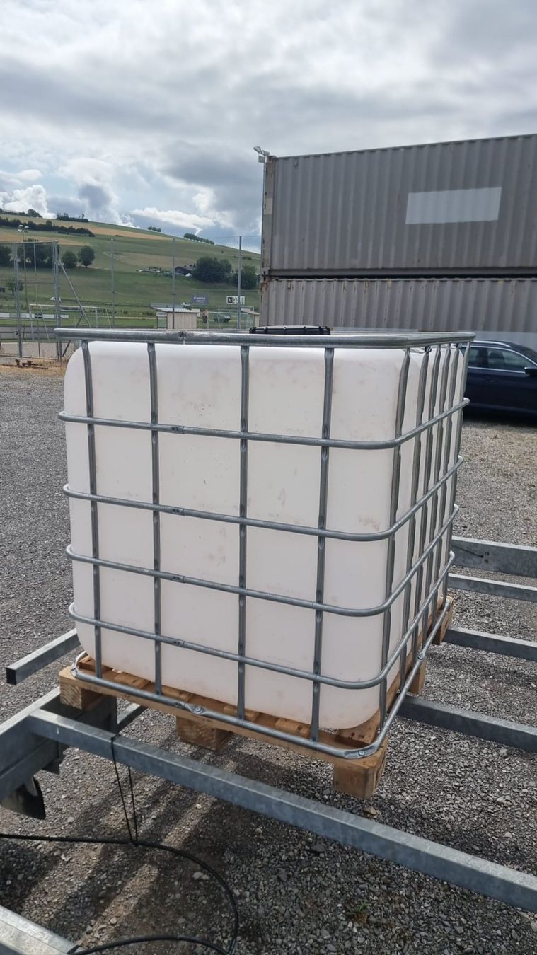 Abbeveratoi e trogoli: IBC Wassertank 1000l Wasserbehälter Regenwassertank Garten – Usato da Wettingen venduto da ray_boccia 5