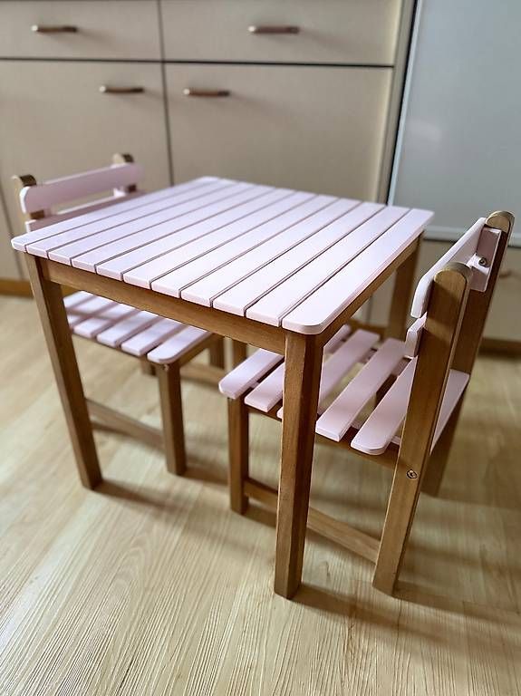 Set di tavolo e panche: Kinder Tisch mit Stühlen – Usato da Rhäzüns venduto da o.da.costa
