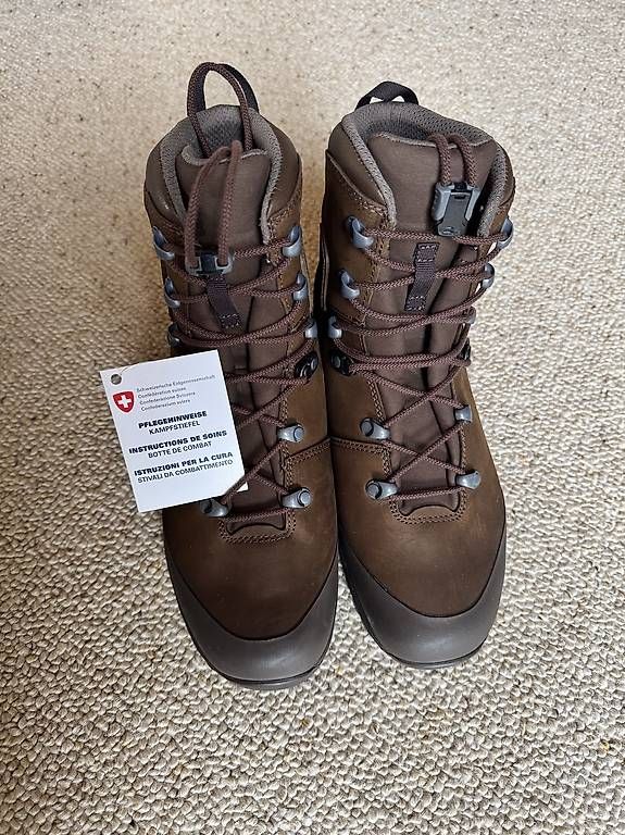 Scarpe da uomo: Kampfstiefel 19 leicht NEU – Usato da Goldach venduto da hosli7