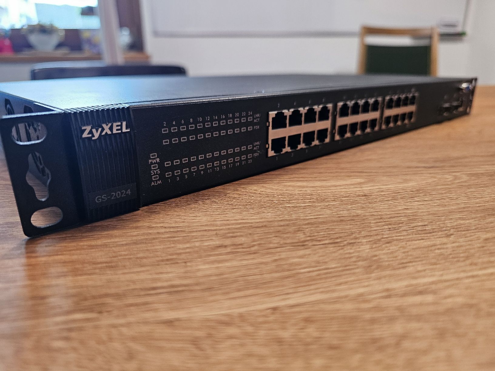 Zyxel Hubs & Switches: ZyXEL GS-2024 Switch 24 Port – Gebraucht aus Neuhausen von alcopops91