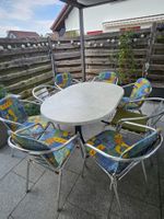 Gartentisch mit 8 Stühlen und Polster