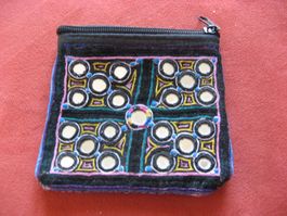Portemonnaie oder Etui aus Indien mit kleinen Spiegeln