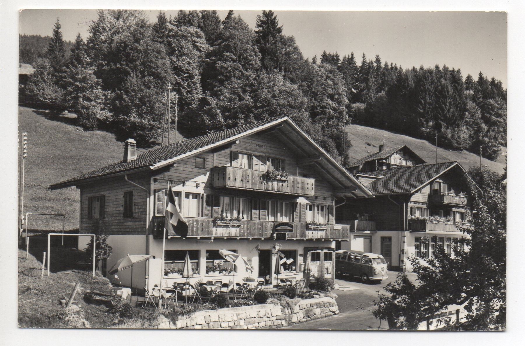 Cartoline postali: BEATENBERG Tea Room Primeli - VW-Bus – Usato da Jona venduto da philajona