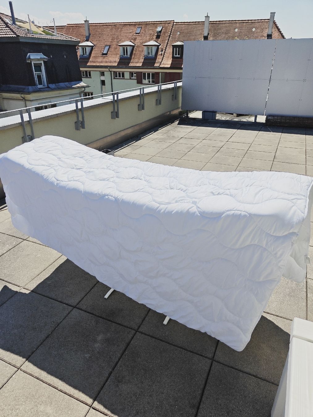 Coperte: Bettdecke Synthetik 200x210 cm fast neu – Usato da Bern venduto da lin_hgy5 1