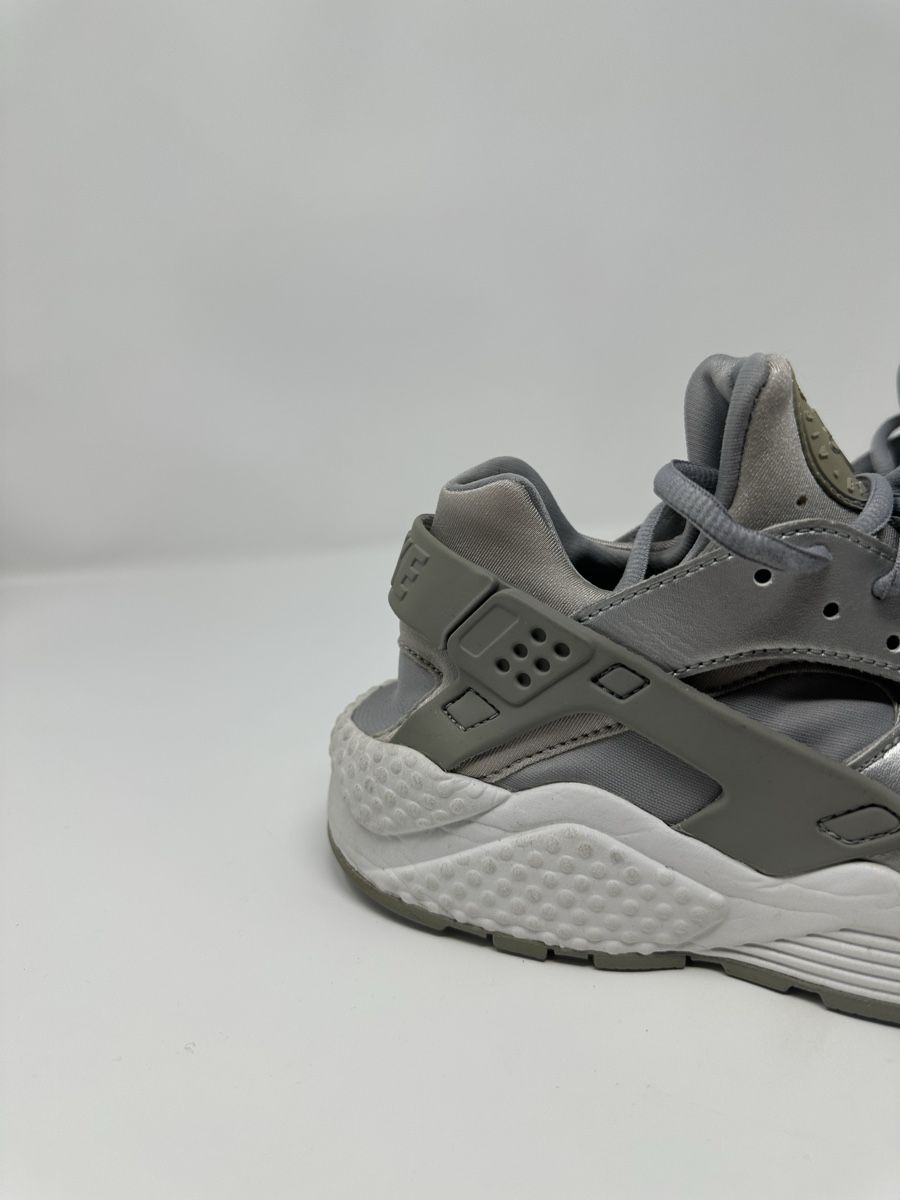 Nike Scarpe da donna: Nike Huarache Gr.39  Silber – Usato da Luzern venduto da kim221080 1