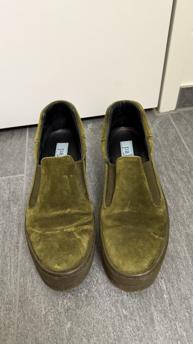 Scarpe da donna: Pair Green Suede Loafers – Usato da Zug venduto da SpringCleaning99