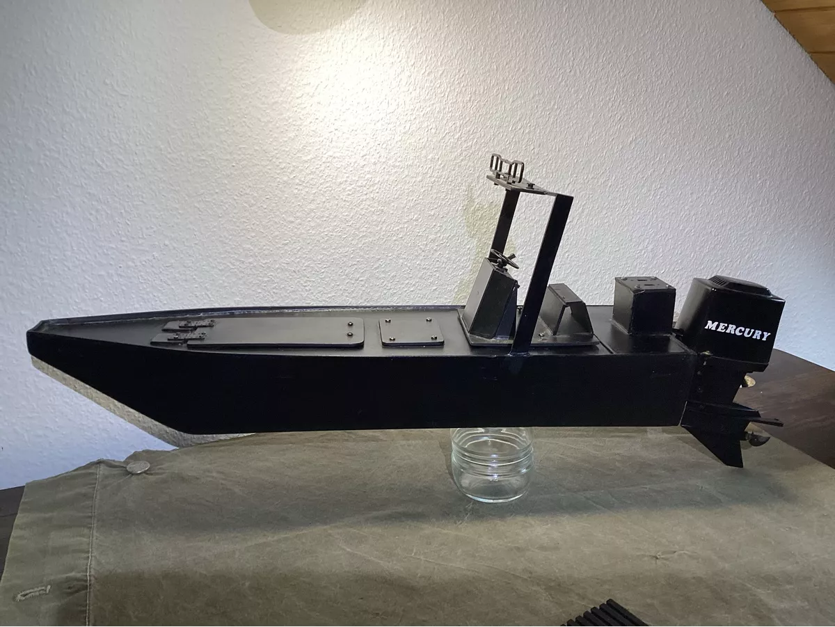 RC Kits de montage: RC Schiff Eigenbau – D'occasion à Eggiwil par M8Black