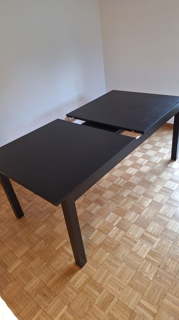 Tables: Schwarzer herausziehbarer Esstisch – D'occasion à St. Gallen par mandelaa 1