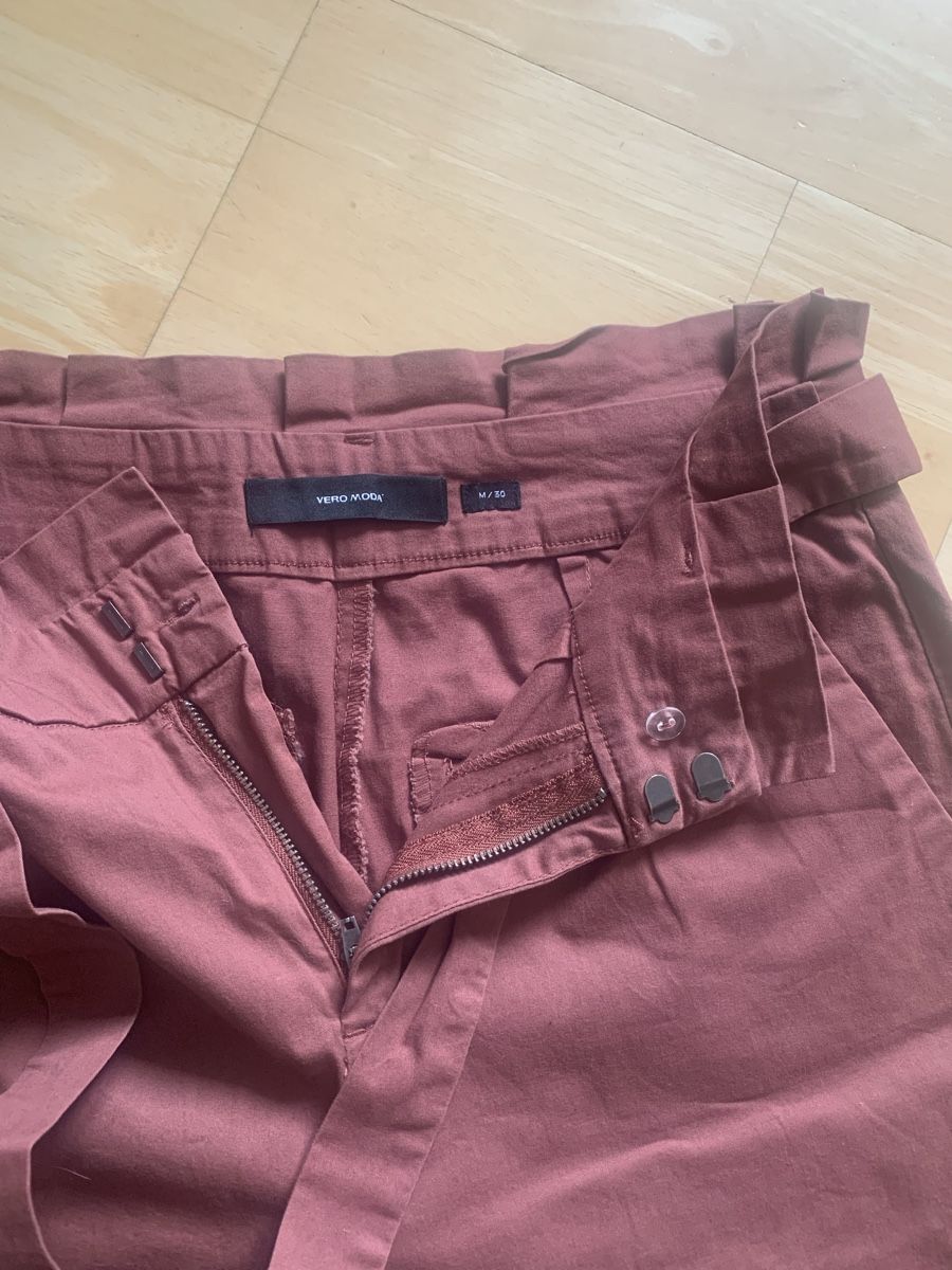 Only Hosen: Paperbaghose von Vero Moda – Gebraucht aus Winterthur von neelom 1