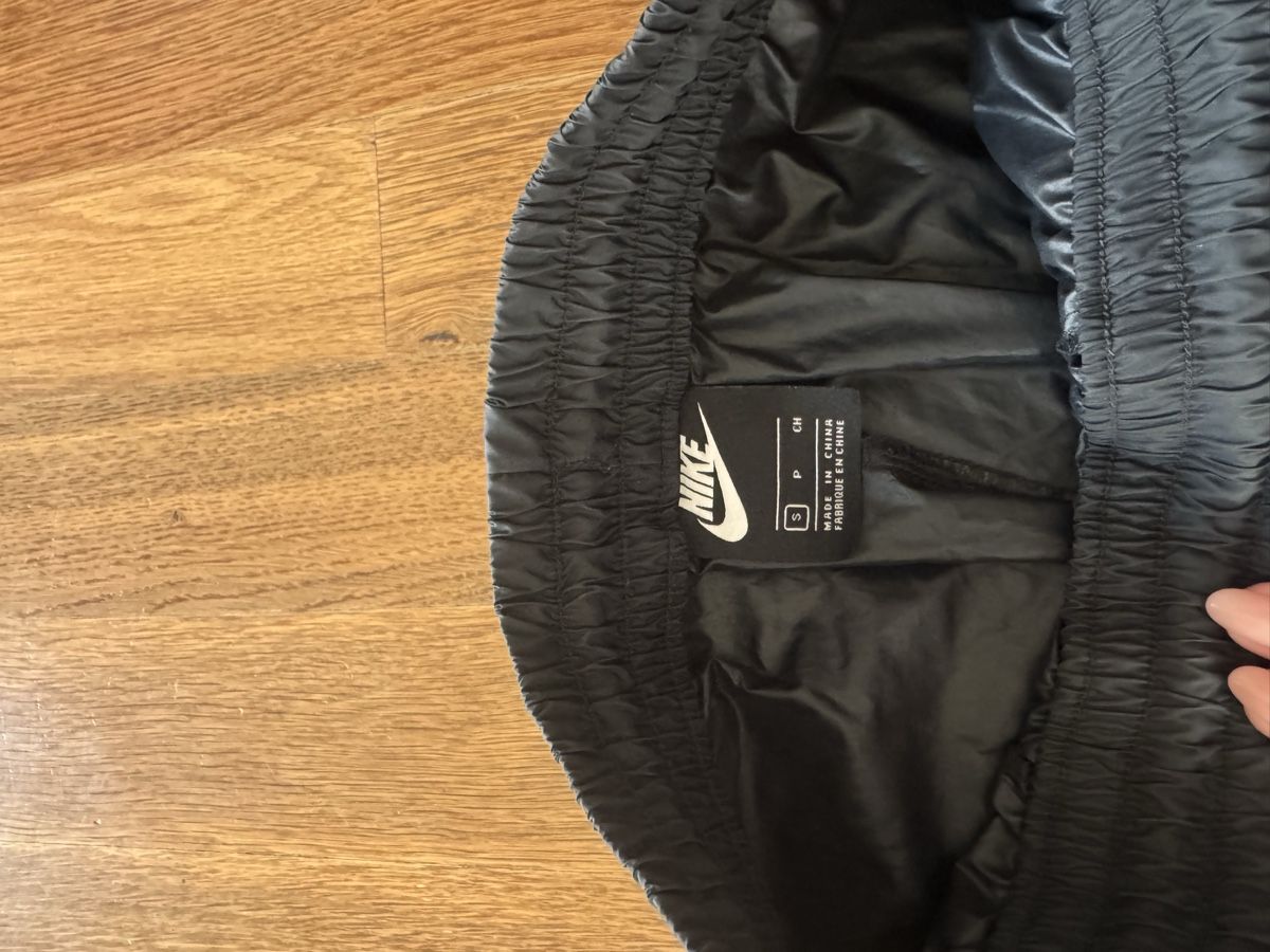 Nike Pantaloni: Nike Trainingshose schwarz Grösse S  – Nuovo (secondo la descrizione) da Wangen SZ venduto da Salim10 1