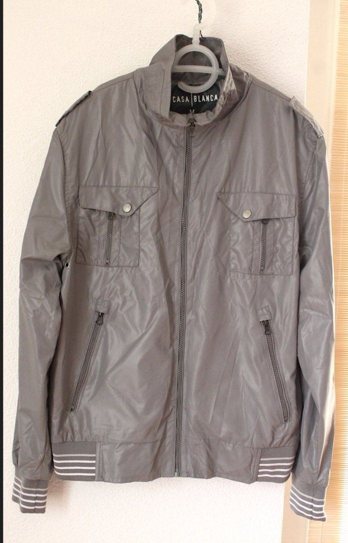 Vestes: Kaum getragene graue Jacke, Gr. M. – D'occasion à Locarno par madame-tus-sauds
