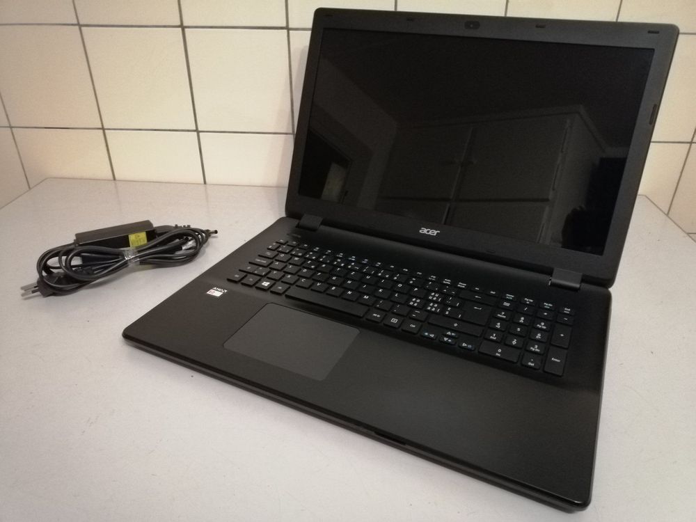 Acer Aspire E5-721-46K3 - 17,3 tactile avec AMD A4-6210 1.8 GHz