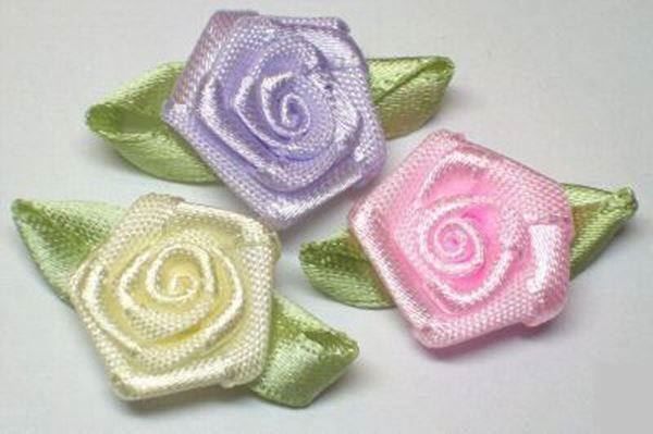 9 roses en satin + feuilles 1-2 cm (Neu und originalverpackt) in St ...