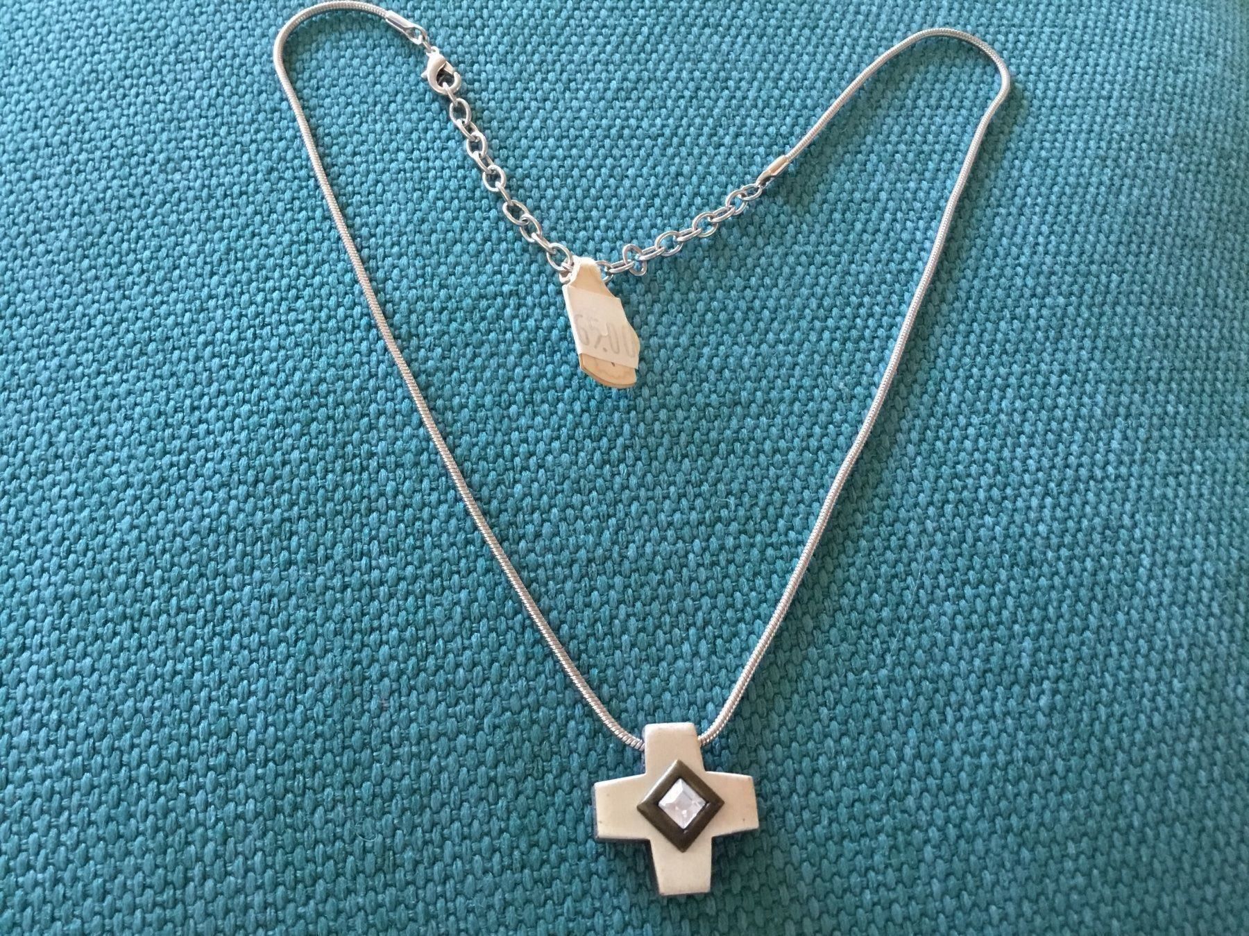 Catenine: Collier avec pendentif croix et brillant – Nuovo e nell'imballaggio originale da Le Landeron venduto da nic_8hd5 3