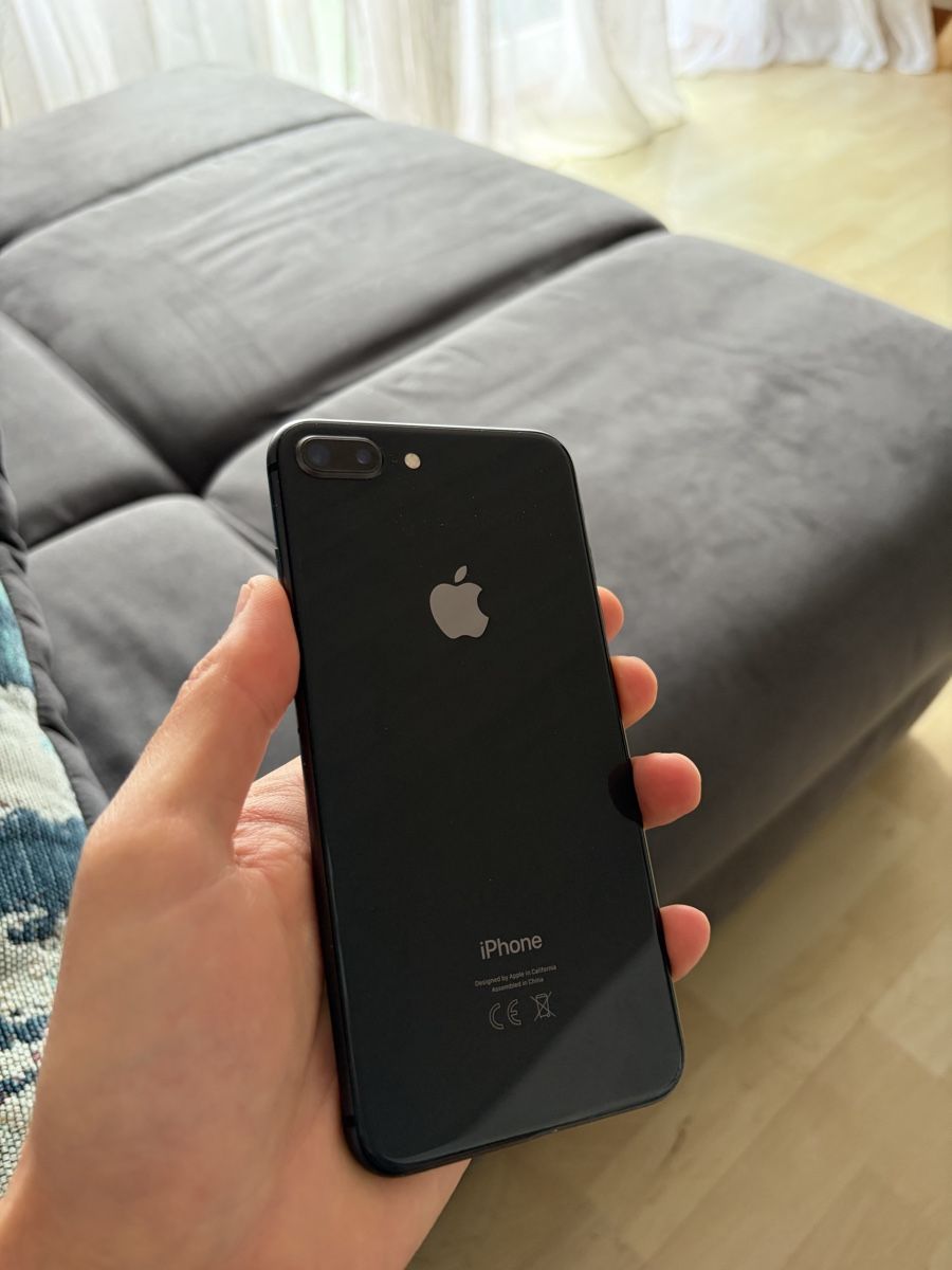Apple Telefoni cellulari / Smartphones: iPhone 8 Plus, 64 GB, Schwarz - Top Zustand! – Usato da Schaffhausen venduto da Katya_R