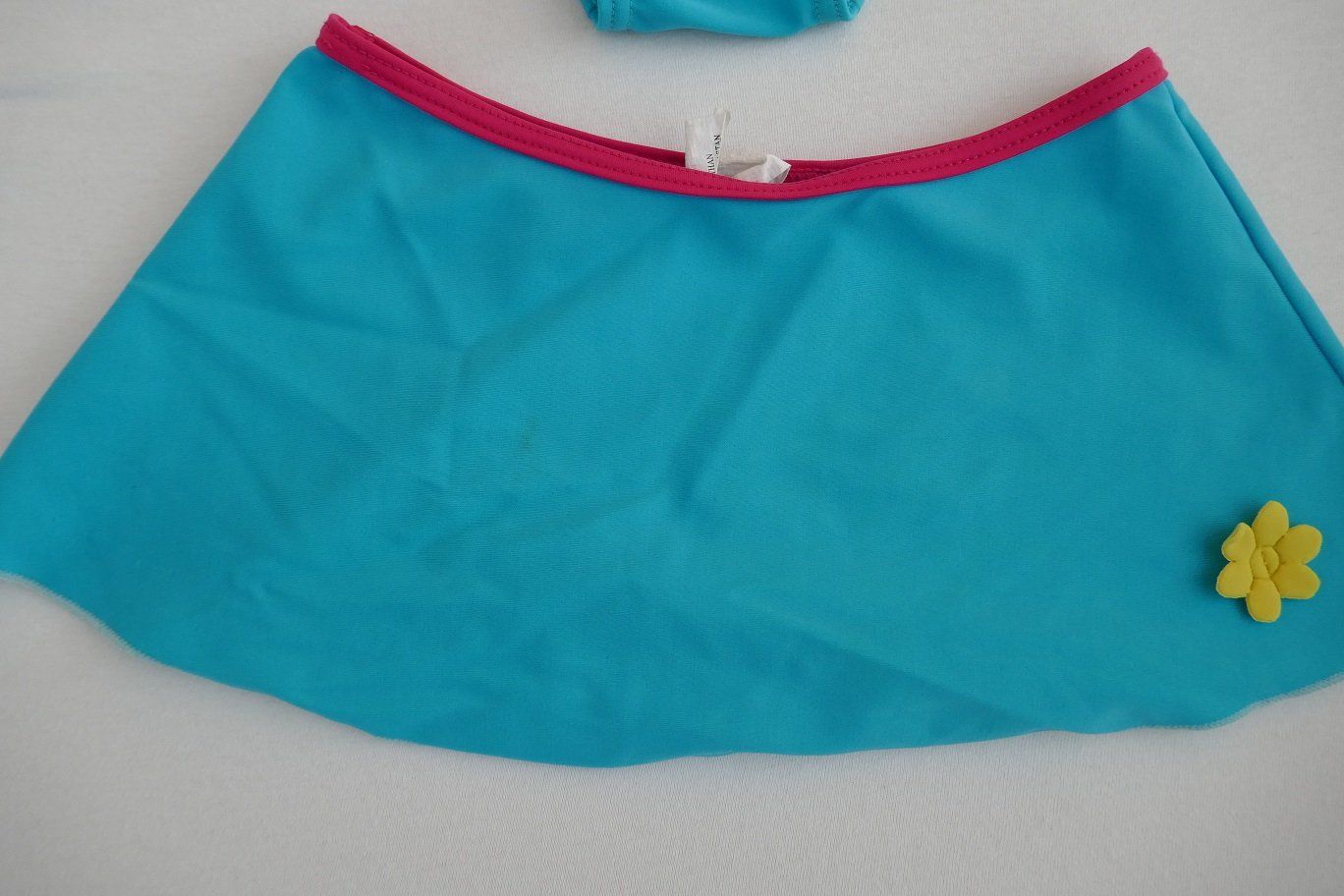Costumi da bagno & Bikini: Schmuckes 3-teiliges Bikini mit Blume, Gr. 3 J. – Usato da Horgen venduto da Feli39 1