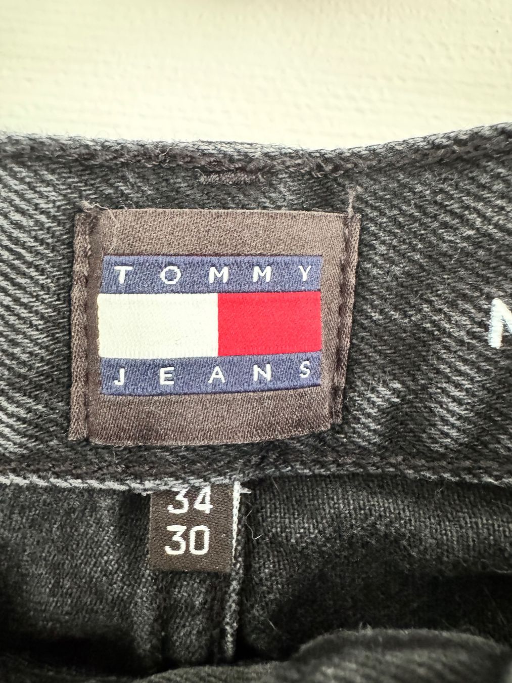 Tommy Hilfiger Jeans: Tommy Jeans Mom Ultra High Rise – Usato da St. Gallen venduto da nikolasbong 2