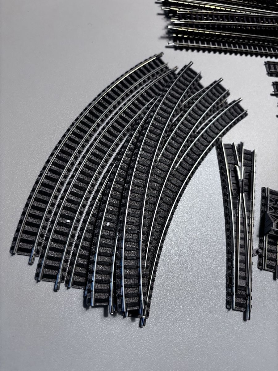 Fleischmann Modelleisenbahnen: Fleischmann-Gleise und diverse Teile – Gebraucht aus Bassersdorf von lulec 1