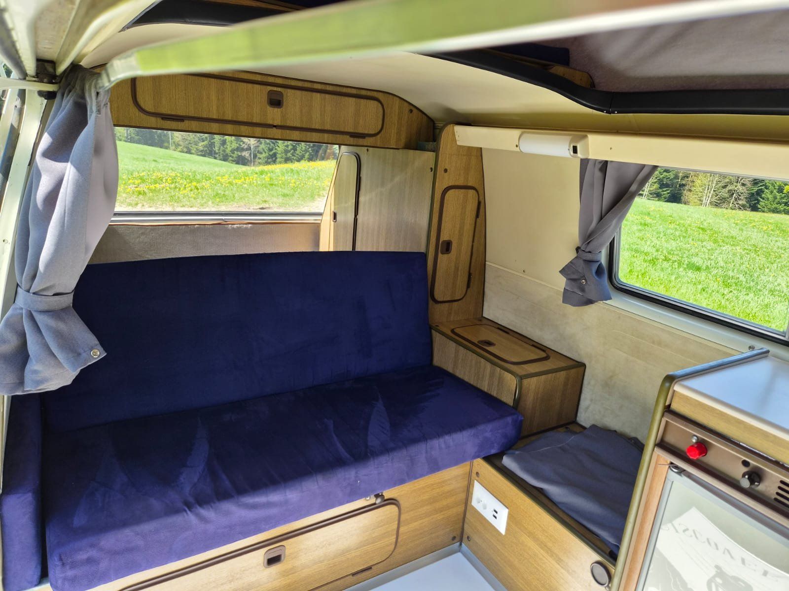 VW Veicoli da campeggio: VW T3 Bus mit original Campingausbau – Usato da Doppleschwand venduto da job_j6c6 3