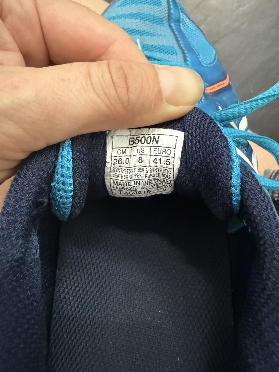 Asics Herrenschuhe: Hallenschuhe Asics Gr. 41.5 – Gebraucht aus Schmitten FR von stl 3