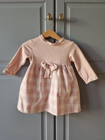 Adorable robe à carreaux rose pâle