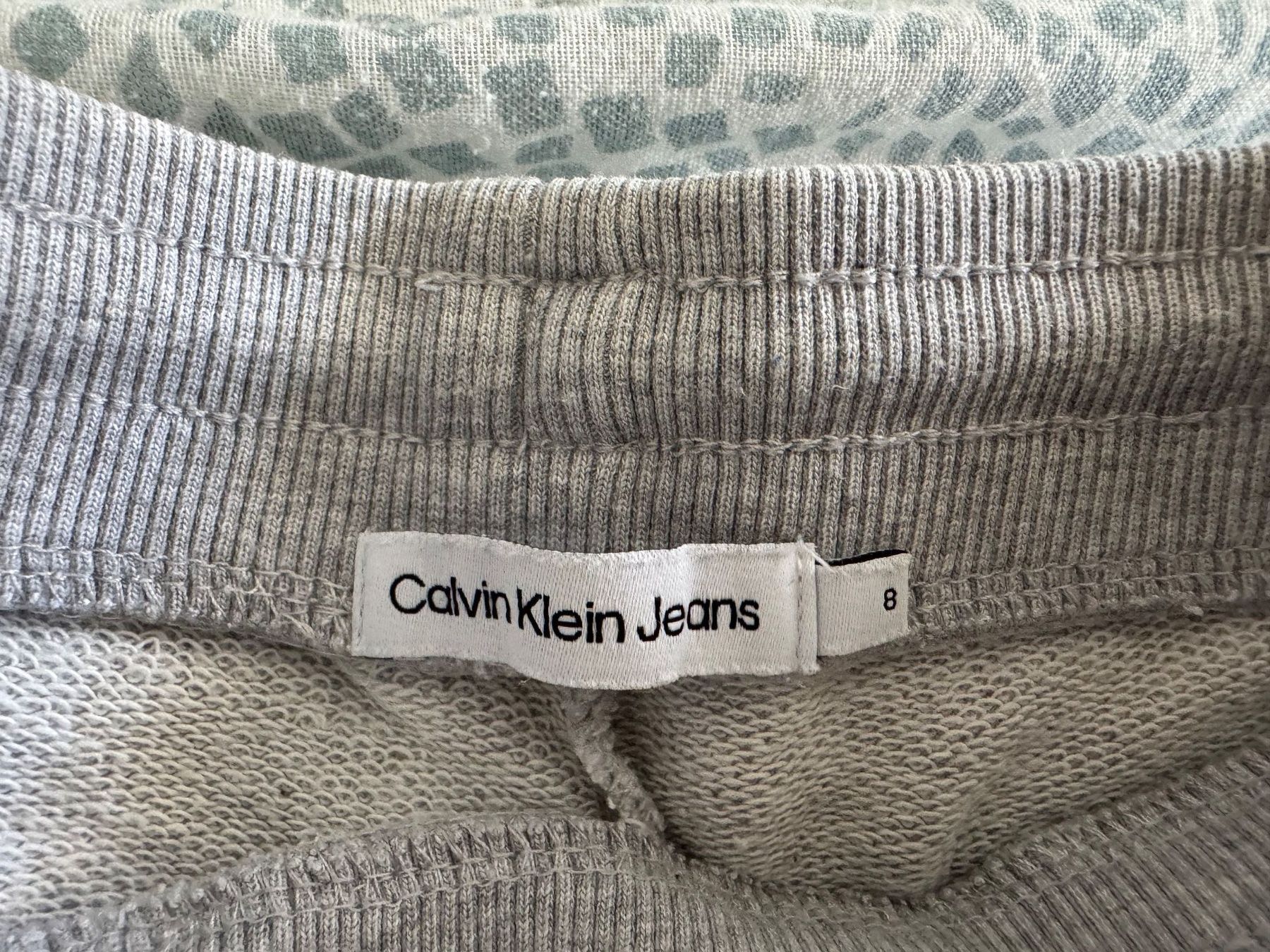 Calvin Klein Hosen: Shorts Calvin Klein Jeans Gris Taille 8 Ans – Gebraucht aus Chatelaine von lae_7h8n 2