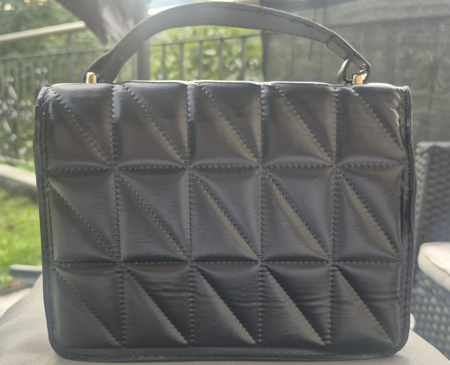 Taschen für Damen: Borsa nera con tracolla e catena in ecopelle – Gebraucht aus Giubiasco von Stefaniav 3