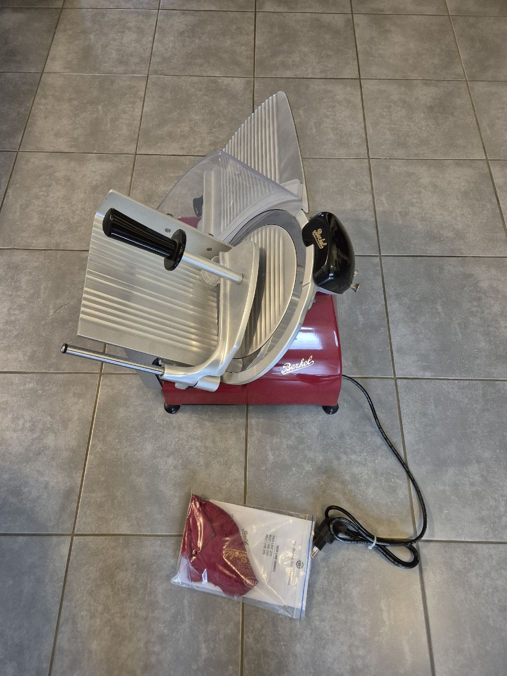 Elettrodomestici da cucina: Schneidemaschine Berkel Rot  Zustand neu – Nuovo (secondo la descrizione) da Oberdiessbach venduto da DVW1 1