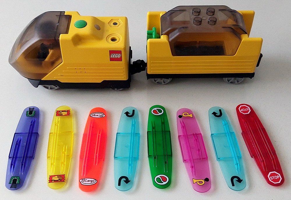 Duplo Spielzeuge: 8 DUPLO Intelli Codesteine / 1 Lok mit Anhänger – Gebraucht aus Uitikon Waldegg von