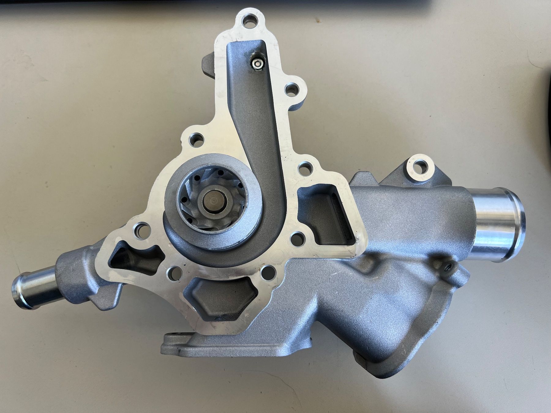 Tutti pezzi di ricambio auto: Wasserpumpe Opel Corsa C 1.0 – Nuovo e nell'imballaggio originale da Büren an der Aare venduto da Mmurri